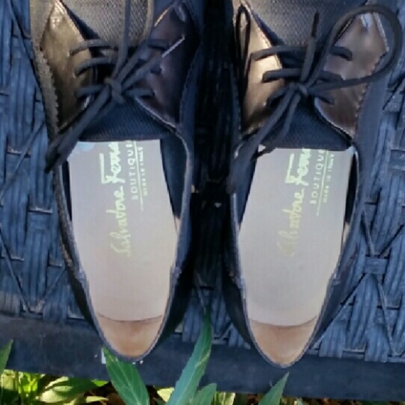 EUC! Black Ferragamo heeled oxfords - Picture 4 of 4
